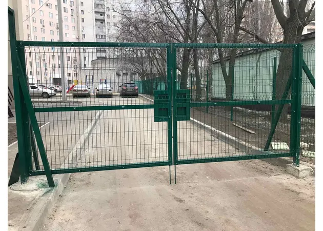 Фото 2 - Ворота розпашні 3D із сітки висота 2,08м ширина 5м цинк/полімер